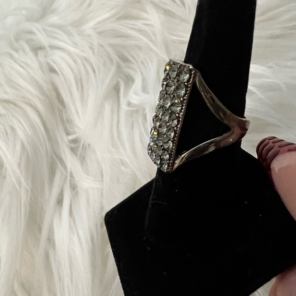 Beautiful ring - Picture 3 of 3